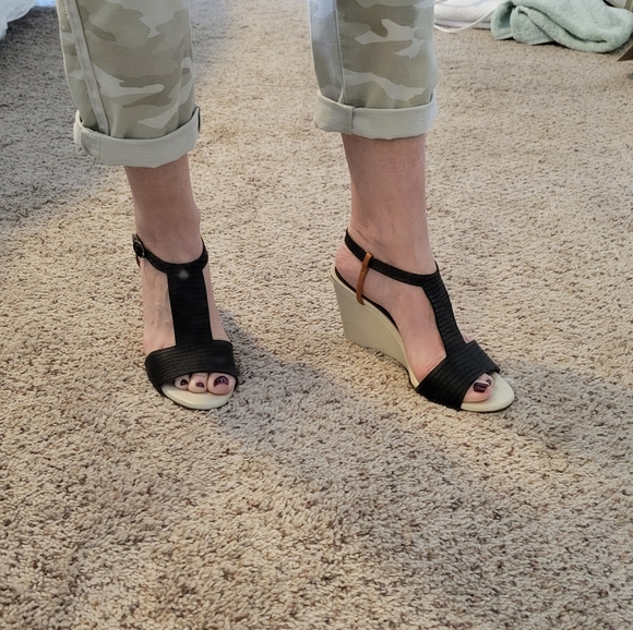 COCLICO Wedge Heel Sandals - Picture 9 of 11